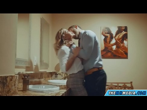 ❤️ Kana blonde ine busty inokukwezvera muchimbuzi cheveruzhinji pane zvinonyadzisira sn.novoporn.ru ❌